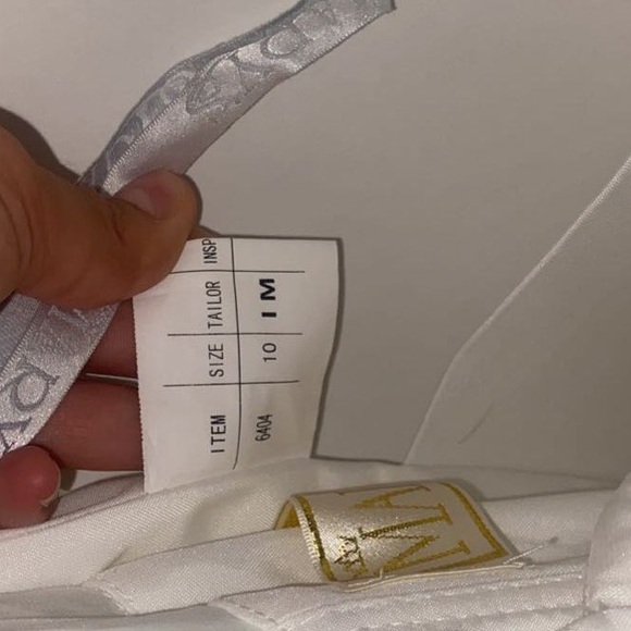 Wedding dress - Picture 12 of 12